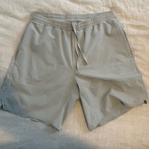 ALO shorts with compression liner - Large